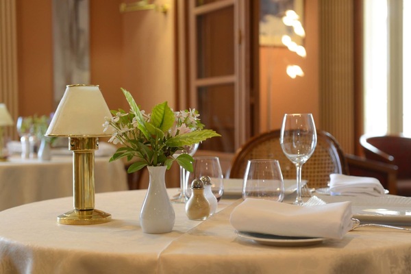 供應午餐;本地菜