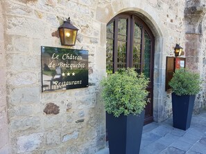 Front of property - Le Chateau de Bricquebec (Bricquebec-en-Cotentin)