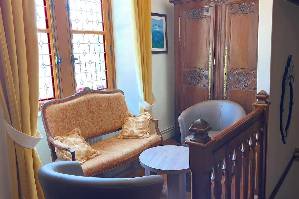 55-inch flat-screen tv with digital channels, tv