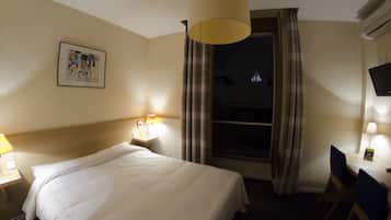 Desk, soundproofing, iron/ironing board, free WiFi