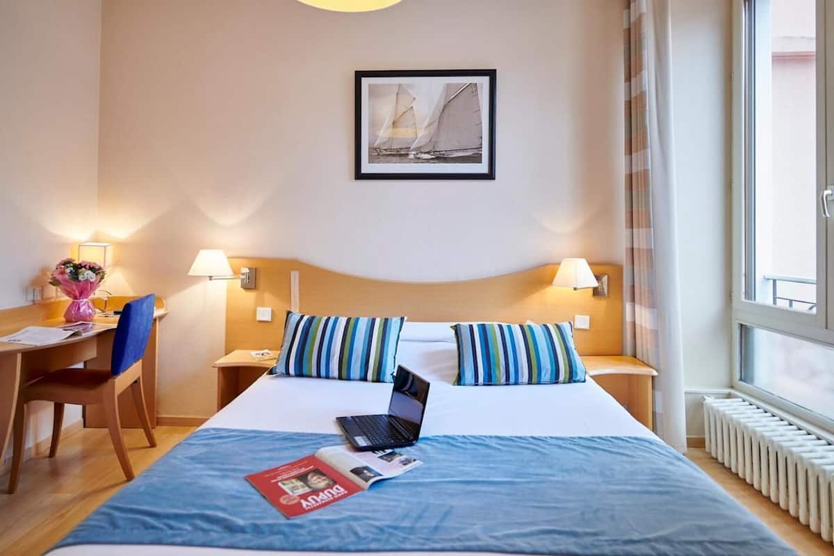 desk, soundproofing, iron/ironing board, free wifi