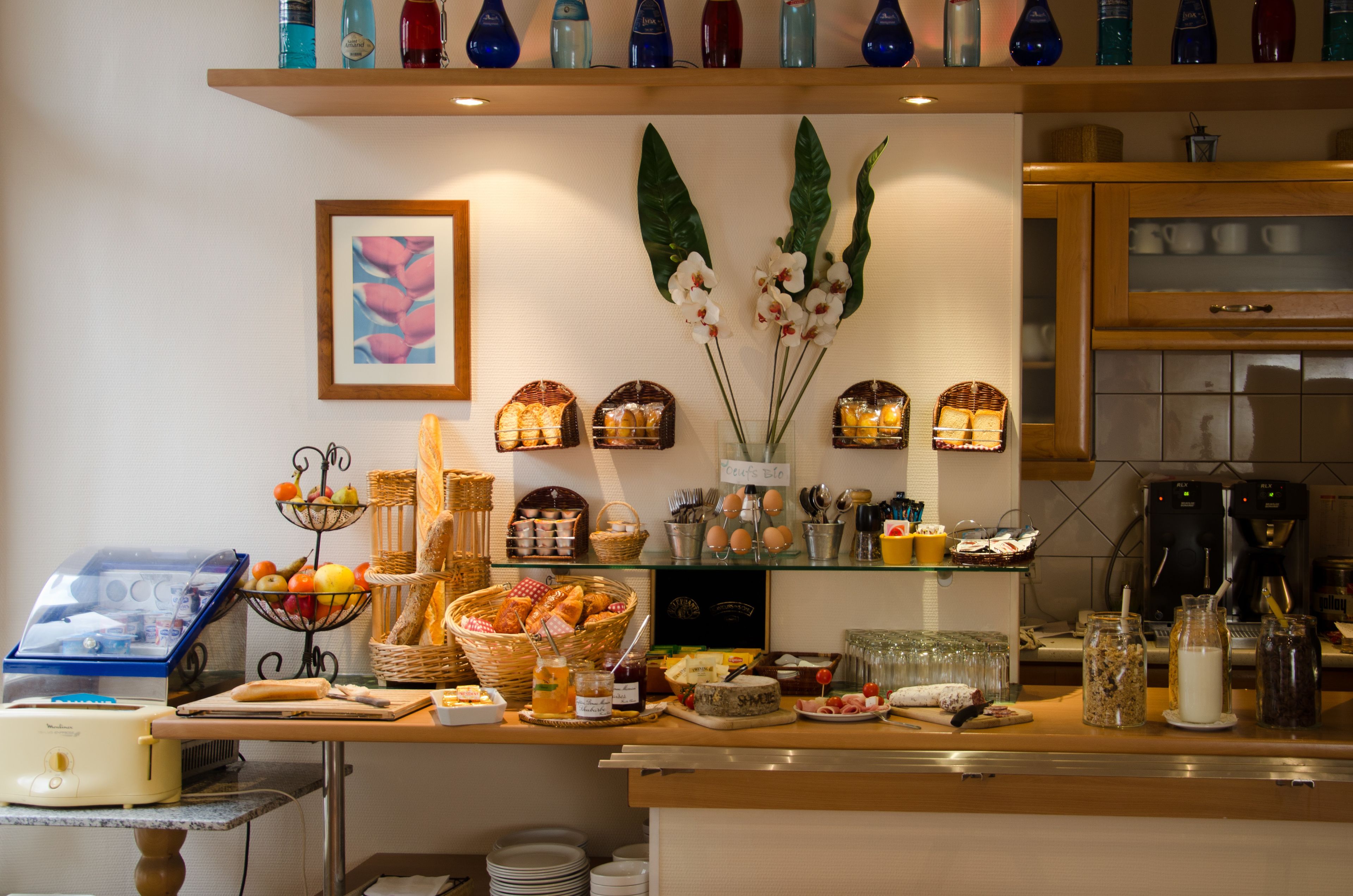 daily buffet breakfast (eur 11 per person)