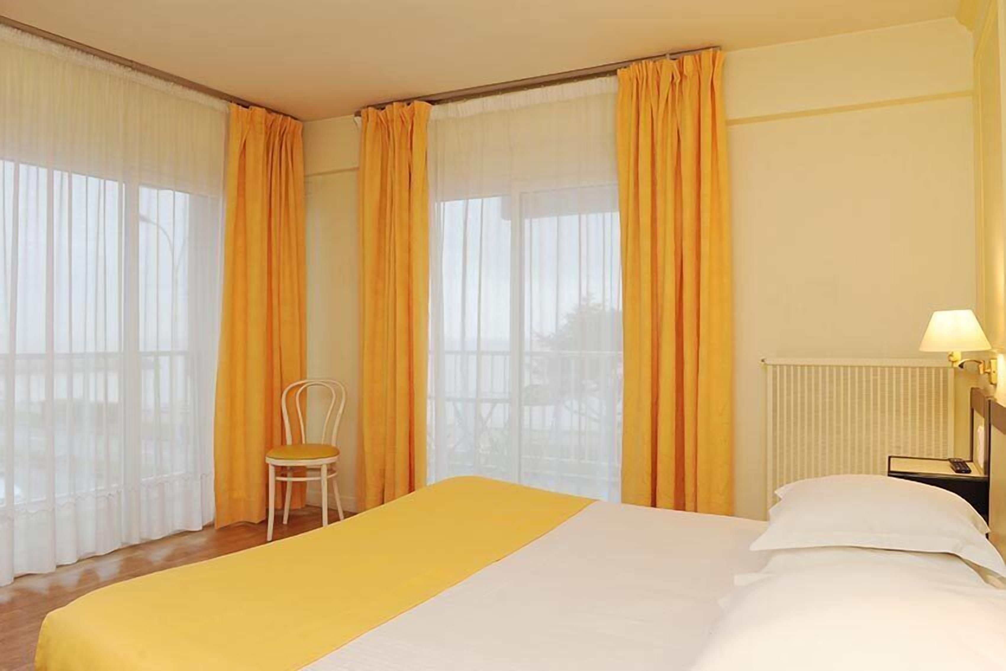 superior double room (fantastique) | desk, free wifi, bed sheets