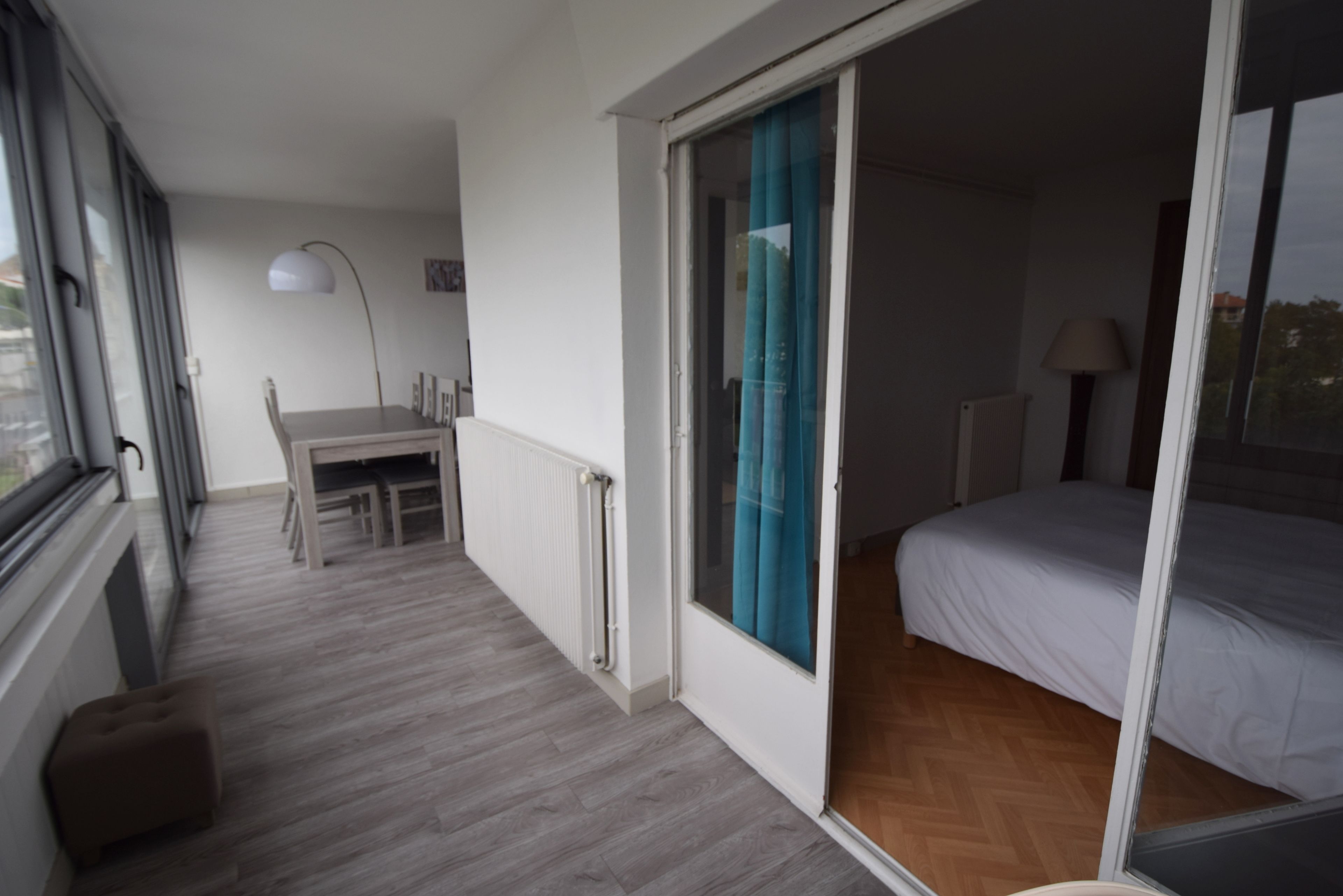 comfort apartment, 2 bedrooms, beachside | desk, free wifi, bed sheets