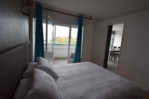 Desk, free WiFi, bed sheets