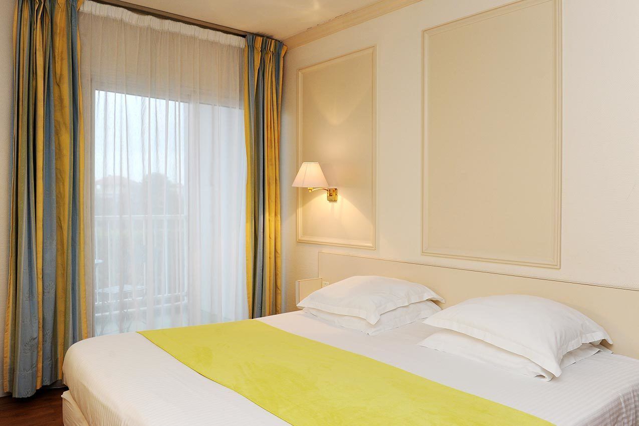 family room (authentique) | desk, free wifi, bed sheets