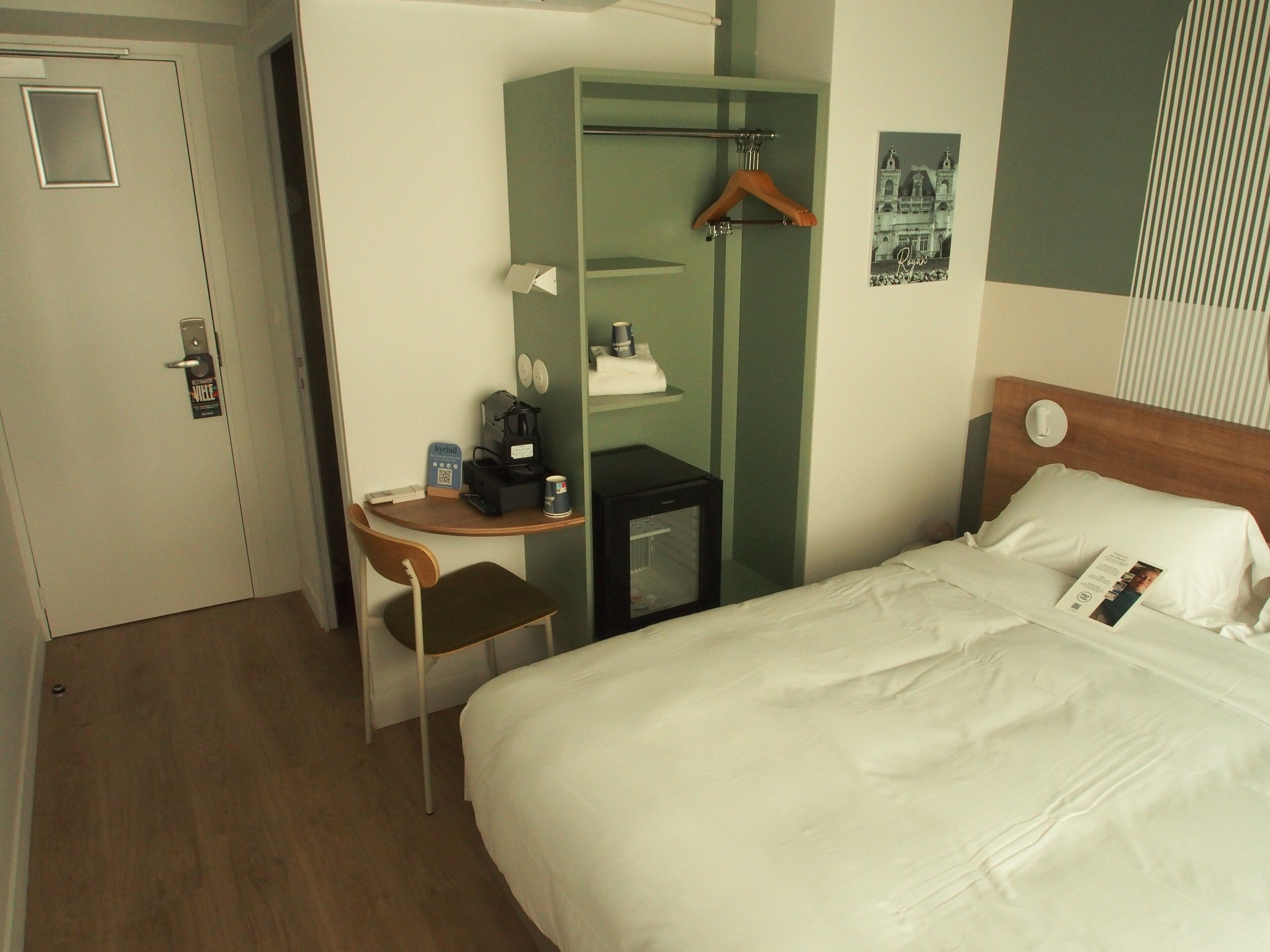 Standard Room, 1 Queen Bed