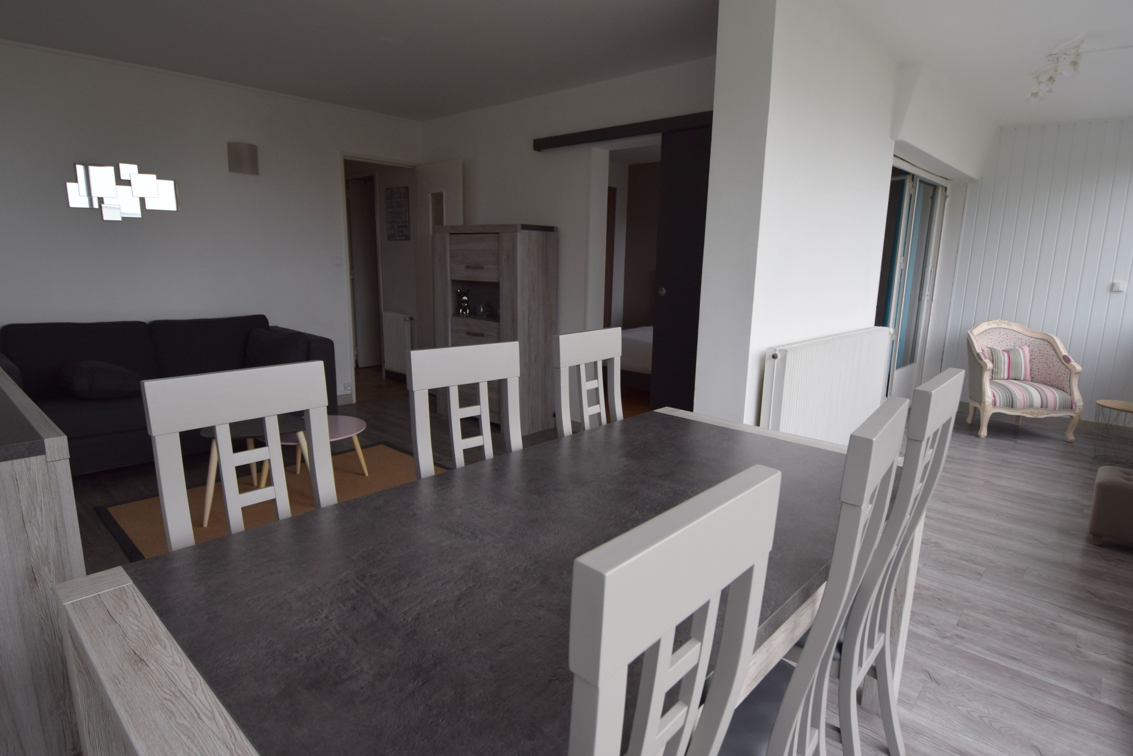 comfort apartment, 2 bedrooms, beachside | desk, free wifi, bed sheets