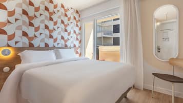 Standard Room, 1 Queen Bed | Desk, free WiFi, bed sheets