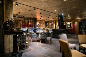 3 restaurants, dinner served, French cuisine