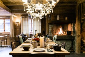 3 restaurants, dinner served, French cuisine