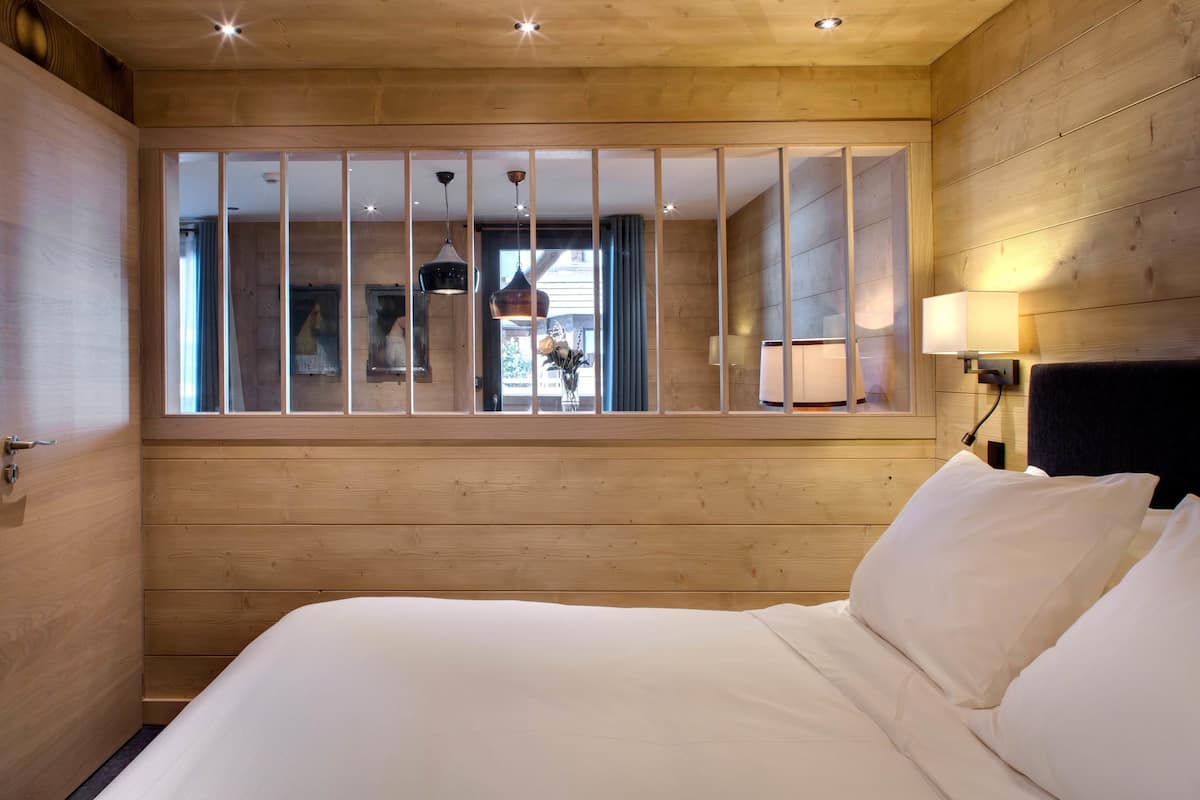 comfort suite | in-room safe, individually decorated, individually furnished, desk