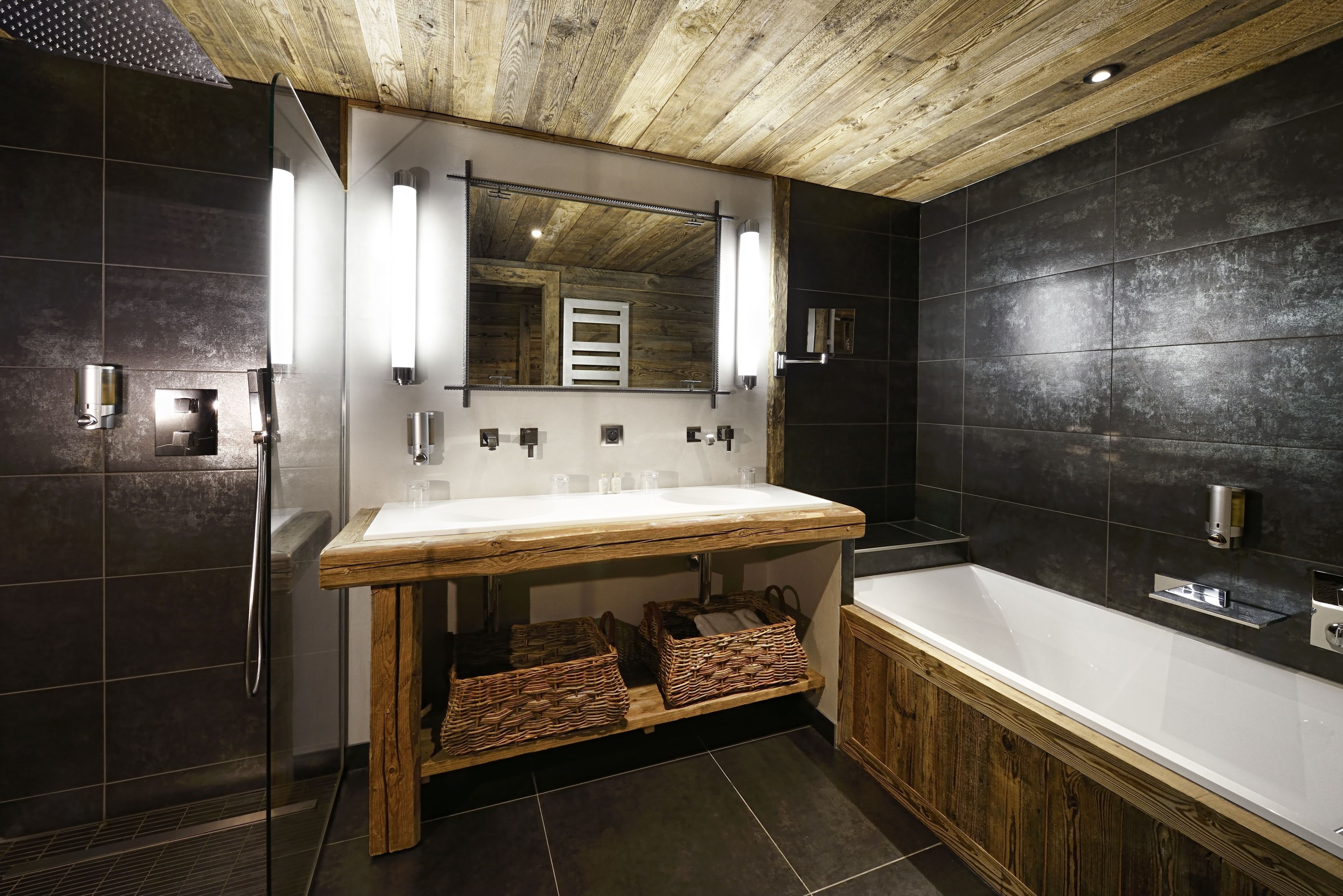 duplex, annex building (tapiaz 6 pers) | bathroom | hair dryer, bathrobes, slippers, towels