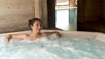 Indoor spa tub