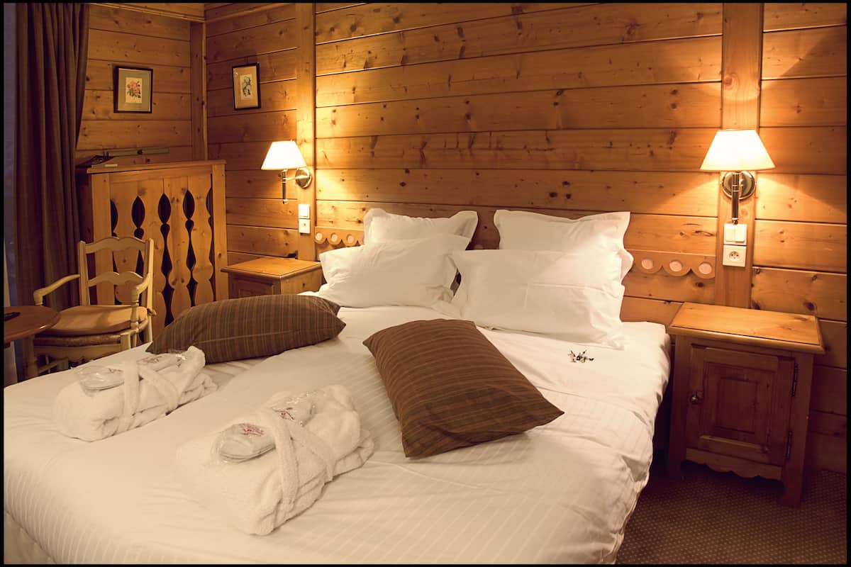 in-room safe, individually decorated, individually furnished, desk