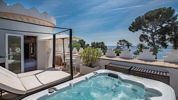 Deluxe Room, Terrace, Sea View | Teres/patio