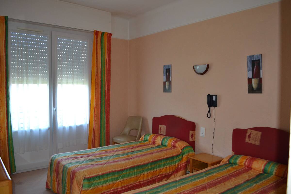 Twin Room | In-room safe, desk, iron/ironing board, free WiFi