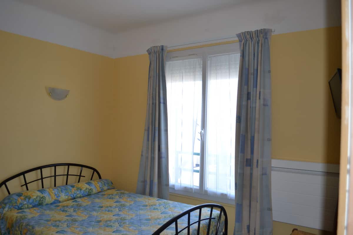 Single Room | In-room safe, desk, iron/ironing board, free WiFi