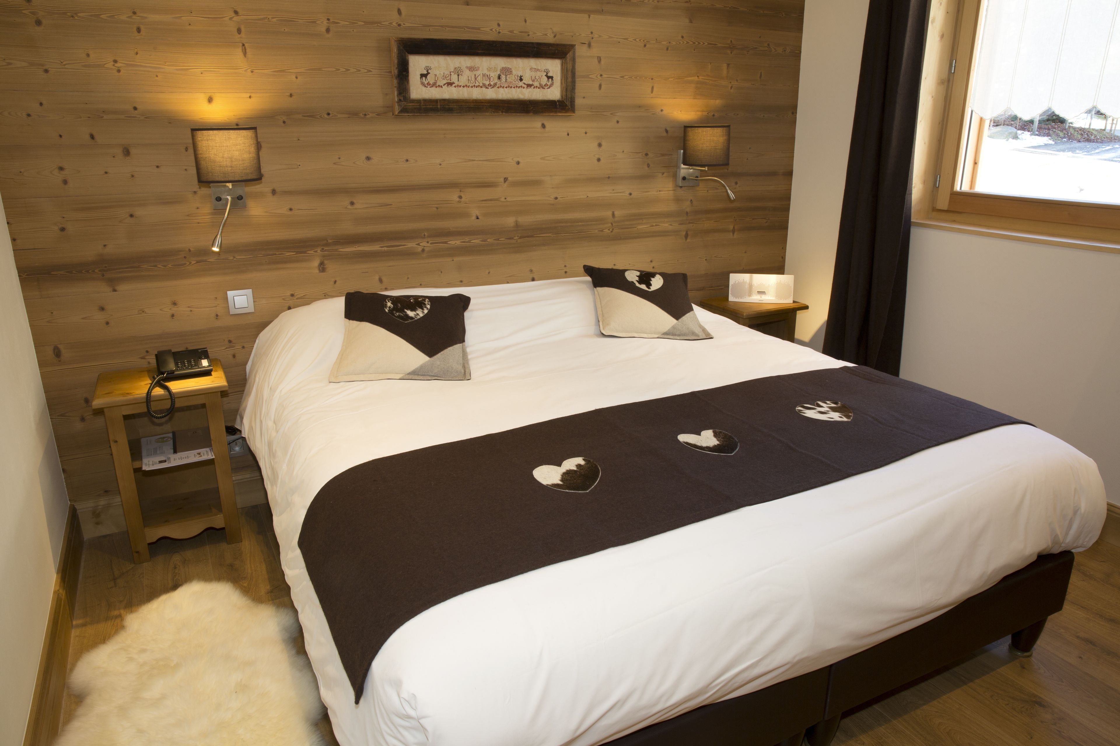 Matelas Select Comfort, coffres-forts dans les chambres, bureau