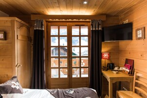 标准房 | Select Comfort 床、客房内保险箱、办公桌、隔音