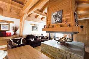 Chalet, Multiple Bedrooms | Living area | 70-cm flat-screen TV with digital channels, table tennis, books - Hôtel La Griyotire (Praz-sur-Arly)