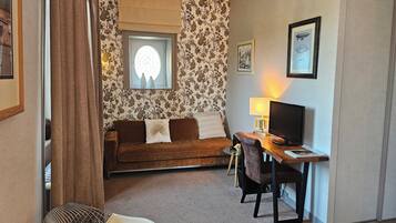 Double Room (Privilege) | Living area | Flat-screen TV