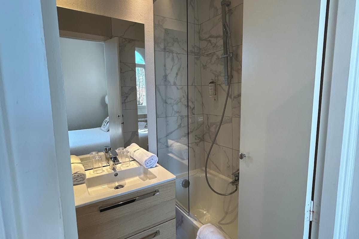 double room (privilege) | bathroom | free toiletries, hair dryer, towels