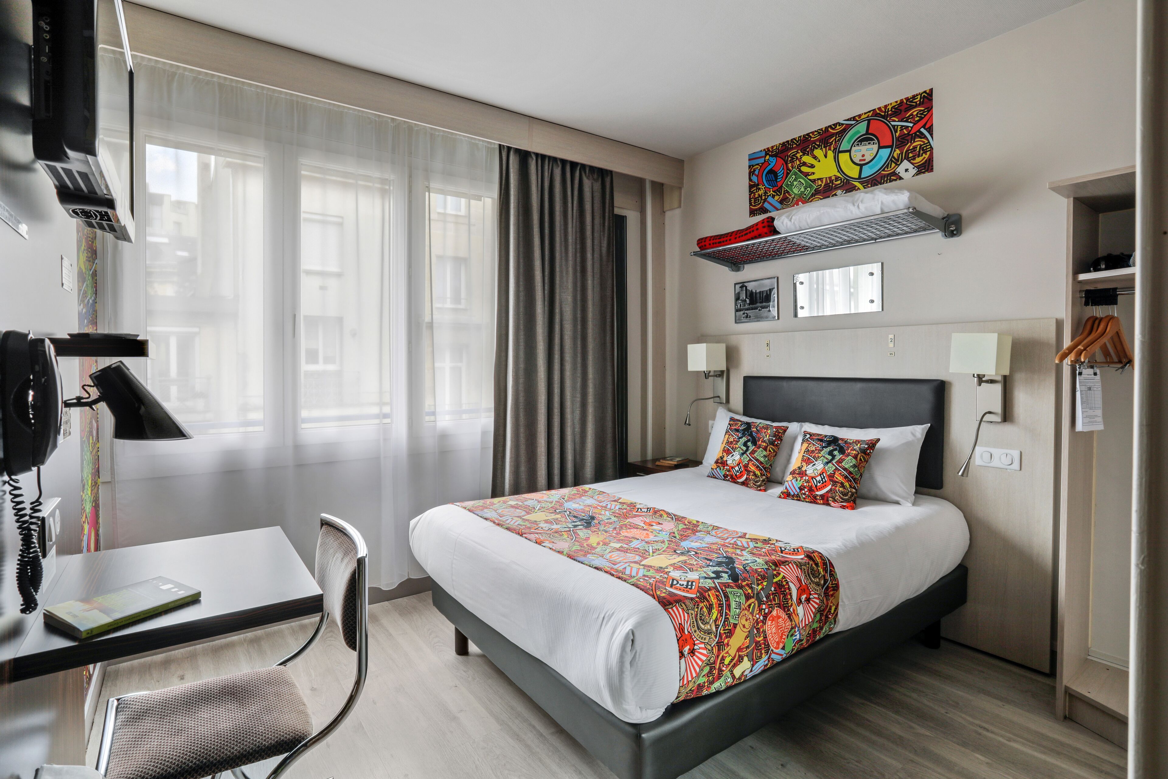 Economy tweepersoonskamer, voor 1 persoon | Luxe beddengoed, een bureau, een laptopwerkplek