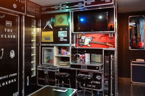 Deluxe Double Room (Backstage)