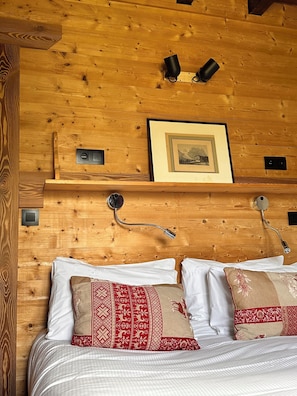 Minibar, desk, laptop workspace, soundproofing - Le Jeu de Paume (Chamonix-Mont-Blanc)
