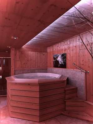 Turkiskt bad/hamam och manikyr och pedikyr