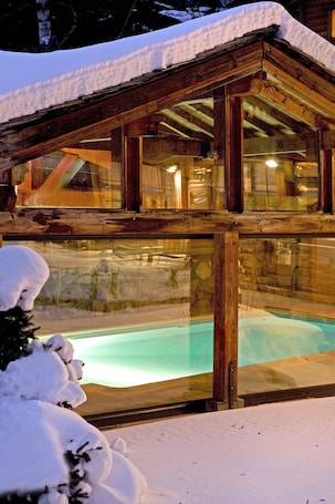 Turkish bath, manicures and pedicures