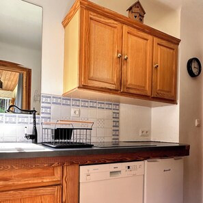 Chalet, 3 Bedrooms | Private kitchen