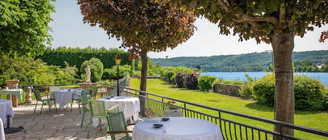 Breakfast, lunch, dinner served; French cuisine, alfresco dining
