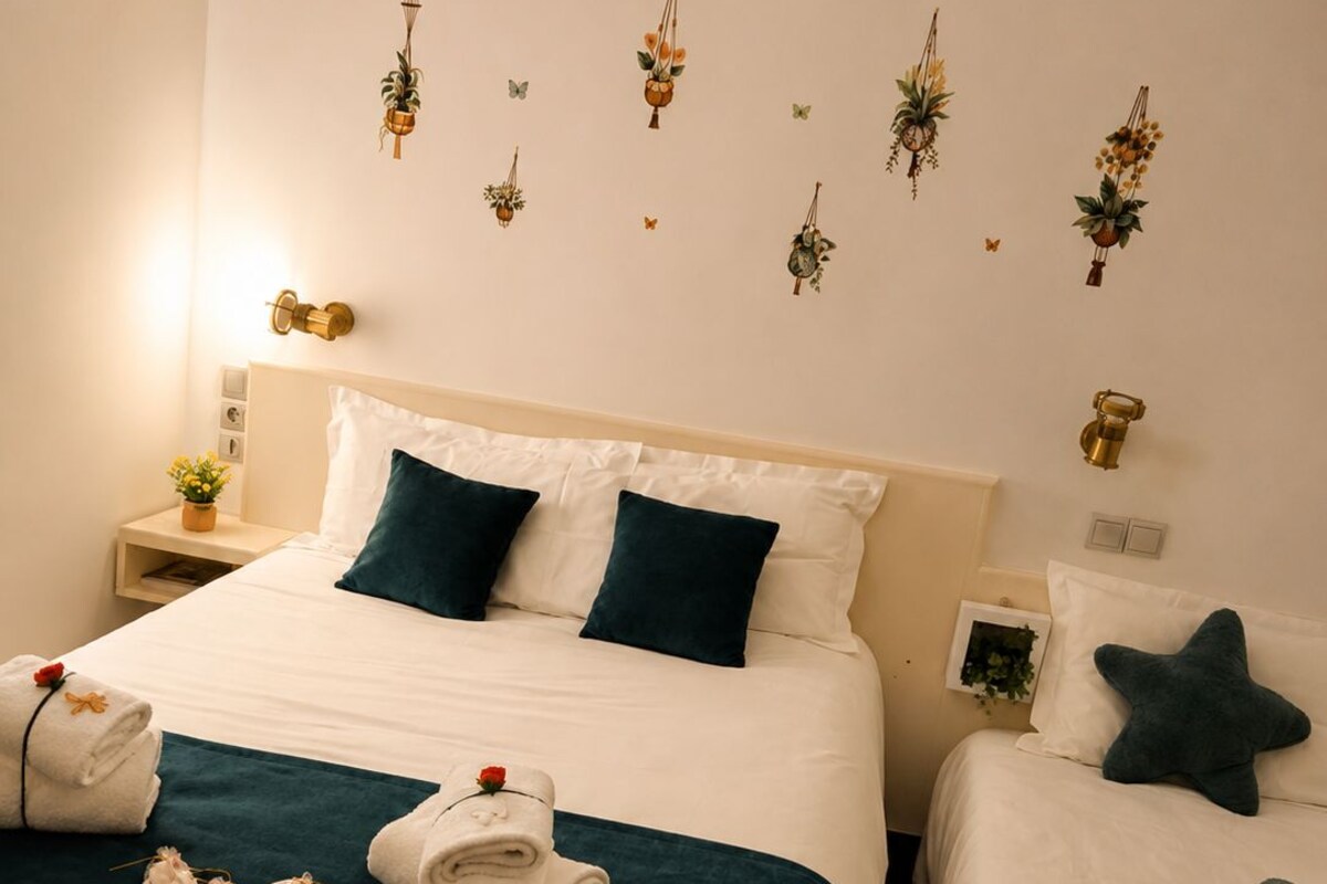 Standard Triple Room | Desk, laptop workspace, WiFi (free), bed sheets