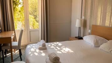 Chambre Double Classique | Literie de qualité supérieure, décoration personnalisée