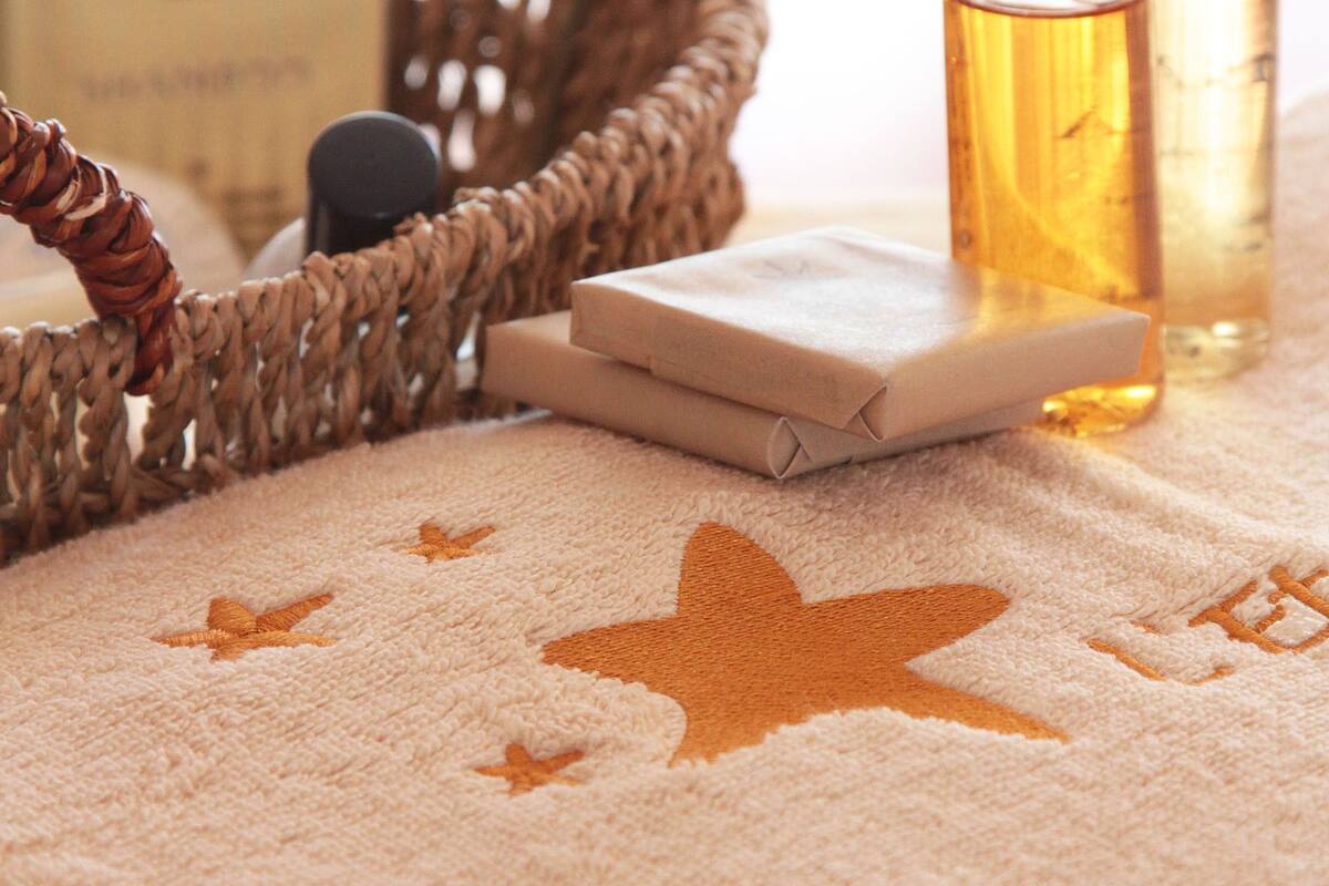 shower, free toiletries, towels