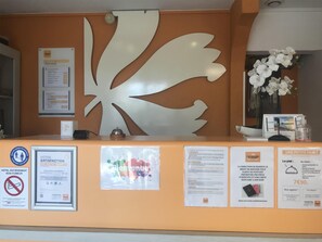 Reception - Premiere Classe Avignon Courtine (Avignon)