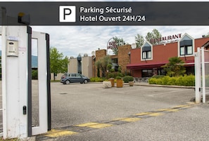 Property entrance - Brit Hotel Chambery (Chambery)