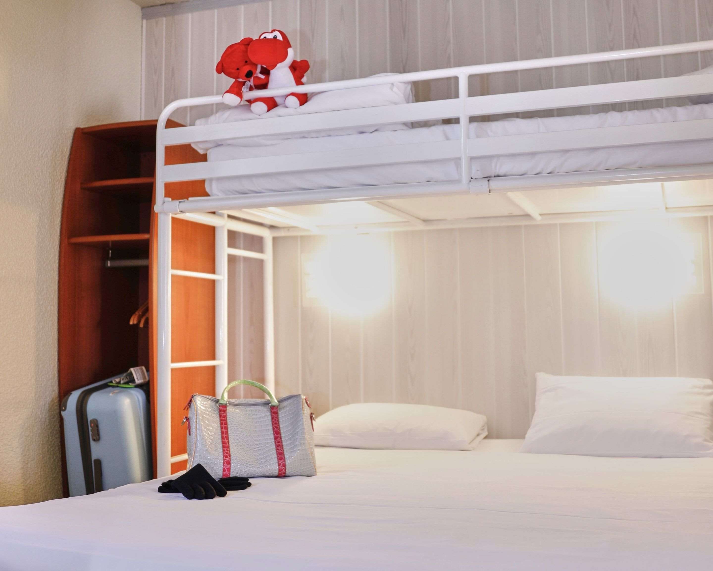 1 dormitorio, escritorio, cortinas opacas y sistema de insonorización