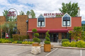 Breakfast, dinner served; French cuisine, al fresco dining 