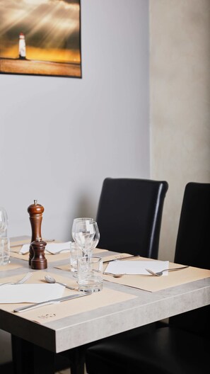 Breakfast, dinner served; French cuisine, al fresco dining