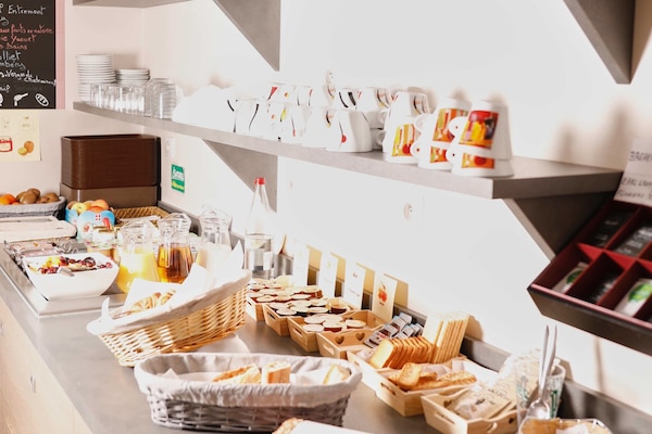 Daily buffet breakfast for a fee