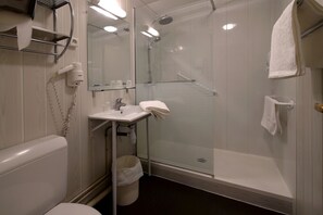 Ensemble douche/baignoire, articles de toilette gratuits