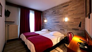 Standard Twin Room | View from room - Hôtel Le Vert Galant (Villepinte)