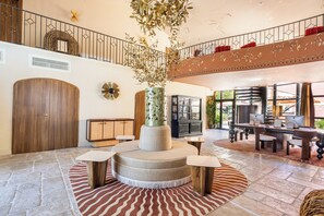 ฝ่ายต้อนรับ