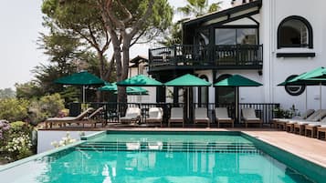 Seasonal outdoor pool, sun loungers