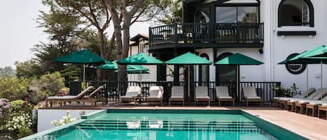 Seasonal outdoor pool, sun loungers