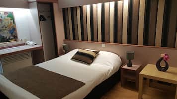 Premium bedding, Tempur-Pedic beds, desk, blackout curtains