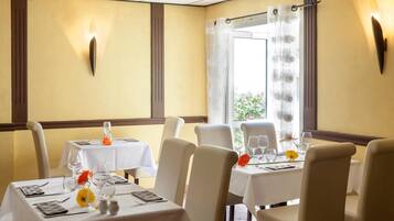 Lunch and dinner served, French cuisine